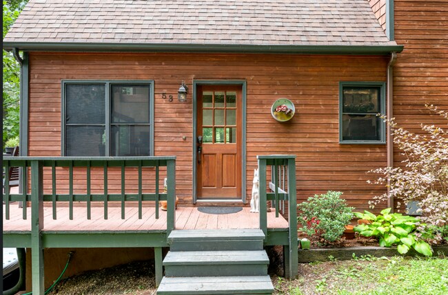 Foto del edificio - Private, Mountain Cottage in Weaverville, 3 Bed, 2 bathroom, 12 Month Lease