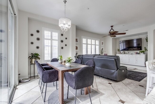 Foto del edificio - Spacious 3 Bed / 3 Bath Townhome with 2-Car Garage in Gated San Marcos Community