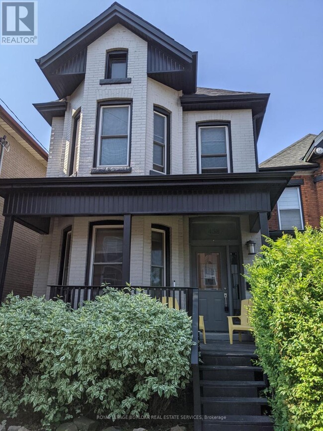Building Photo - 458 King William St