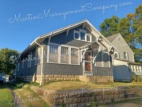 Building Photo - 908 W 10th St