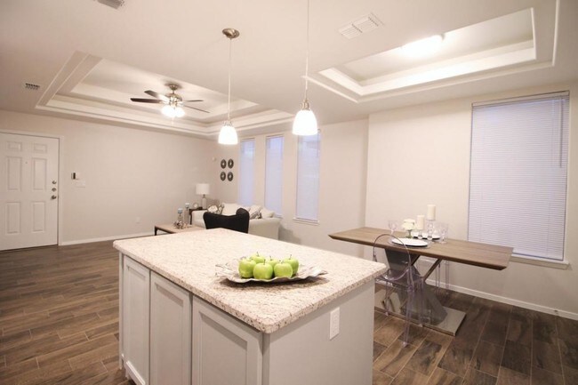 Foto del edificio - 2105 Canyon St Apt 2