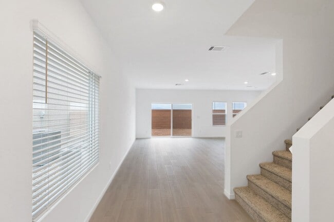 Building Photo - Brand New Never Lived In 3 Bedroom Southwe...