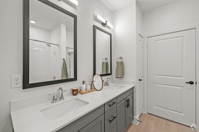 1BR, 1BA - 790SF - Bathroom - The Dawson on 360
