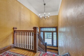 Building Photo - 2257 Grandview Ave