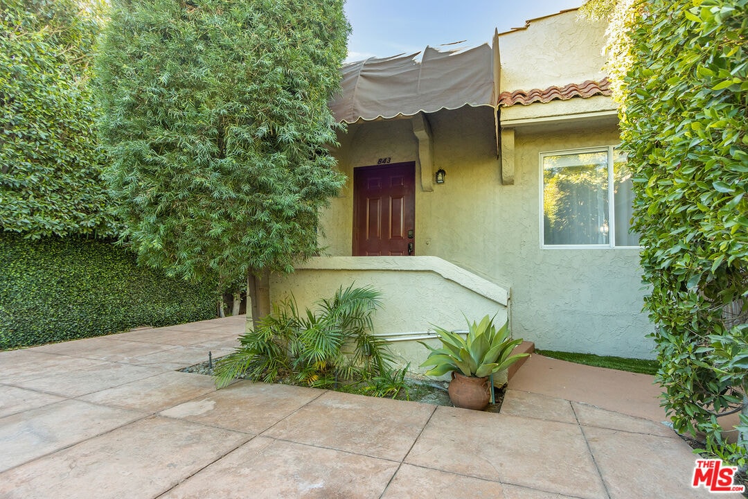 Foto principal - 843 N Ogden Dr