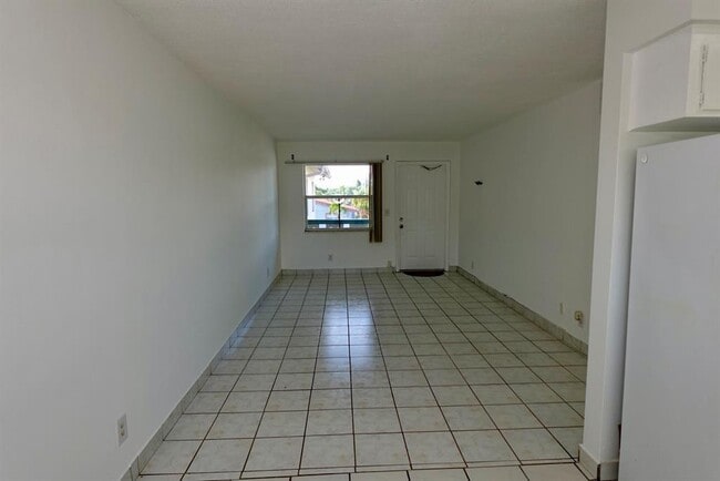 Building Photo - 250 NE 40th St