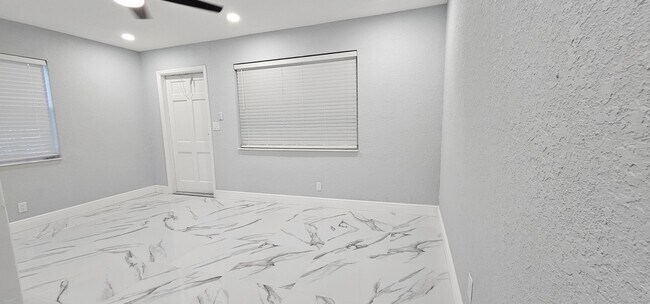 Building Photo - 153 NE 185th Terrace