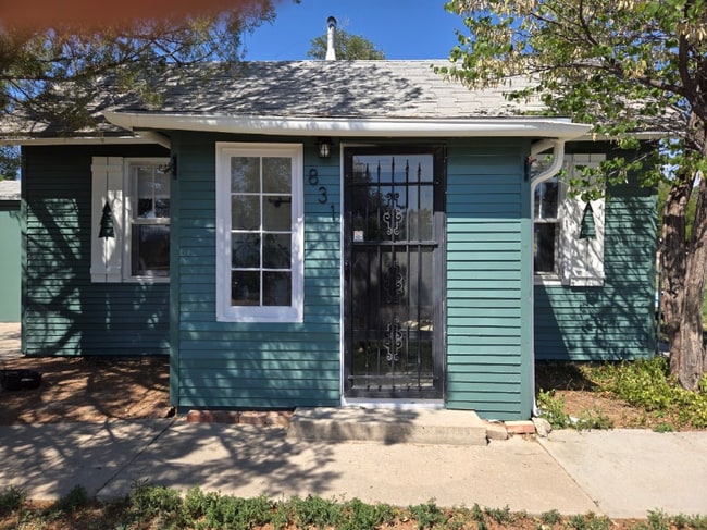 Building Photo - 831 Oak Ave