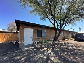 Building Photo - 2838 N Sparkman Blvd