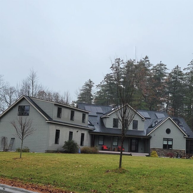 Building Photo - 19 Metacomet Lake Dr