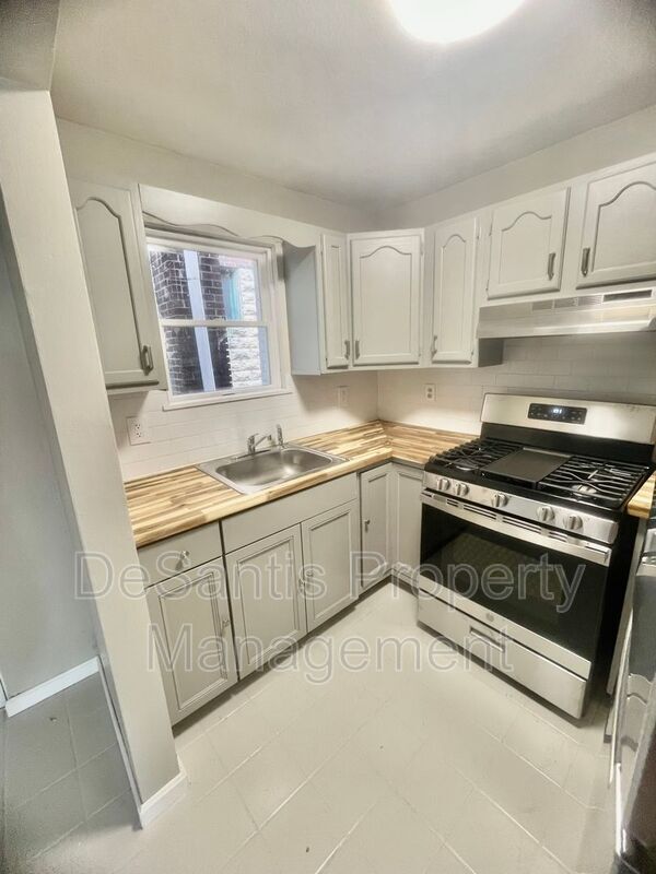 Building Photo - 2321 Athena St