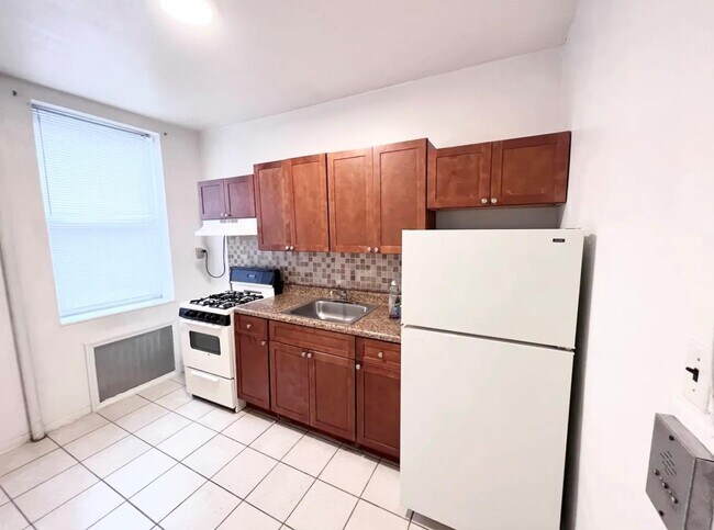 Foto del edificio - 707 E 189th St