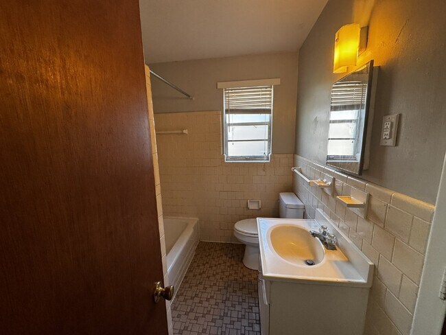 Foto del edificio - Duplex For Rent