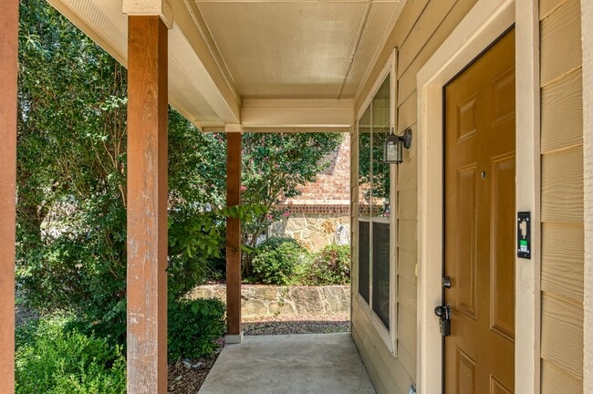Building Photo - Beautiful 3 Bedroom Duplex Located in Gran...