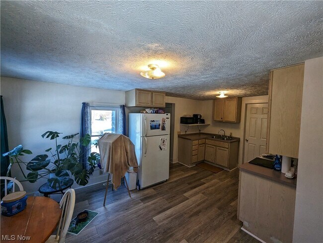 Foto del edificio - 6719 N Ridge Rd E