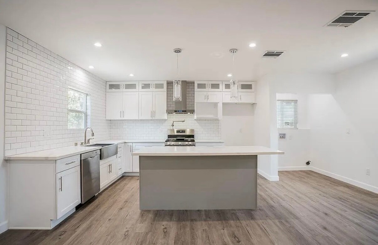 Foto principal - 18806 Lull St
