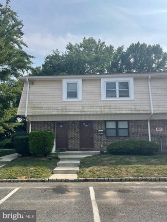 Building Photo - 615 Silver Ct