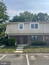 Building Photo - 615 Silver Ct