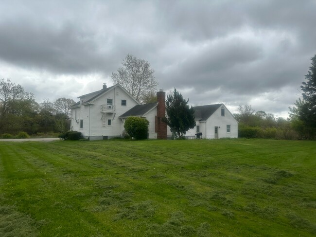 Building Photo - 15 Serpentine Rd