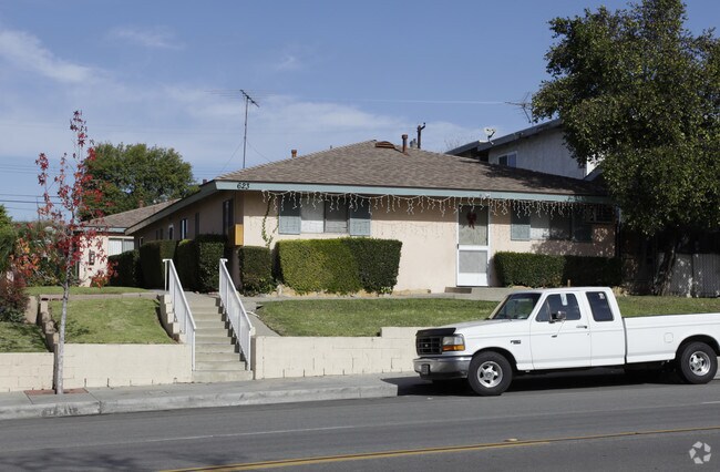 Building Photo - 623 E Birch St
