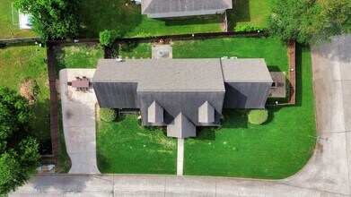 Building Photo - 1603 Dove Run
