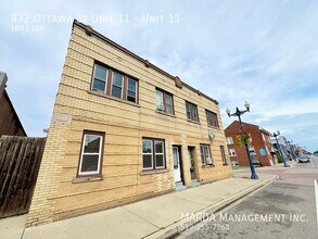 Building Photo - 832 Ottawa St