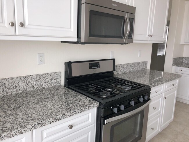 Foto del edificio - 30183 Redding Ave