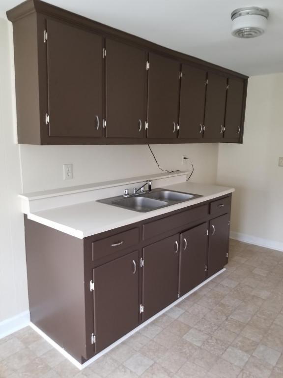 Building Photo - 1 Country Club Rd. Apt B