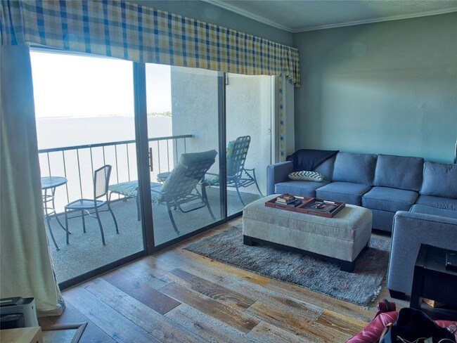 Foto del edificio - 351 Lakeside Ln
