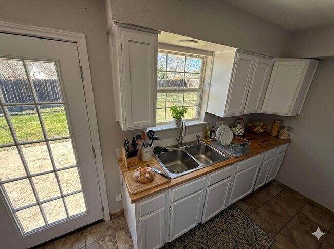 Foto del edificio - 6700 Rockridge Ct