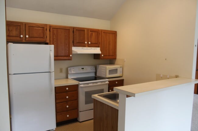 Building Photo - 121 Main St