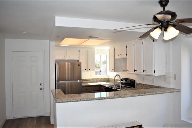 Building Photo - 2357 Kings View Cir