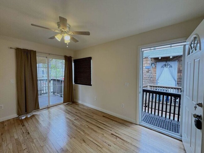 Foto del edificio - 5042 Muir Ave
