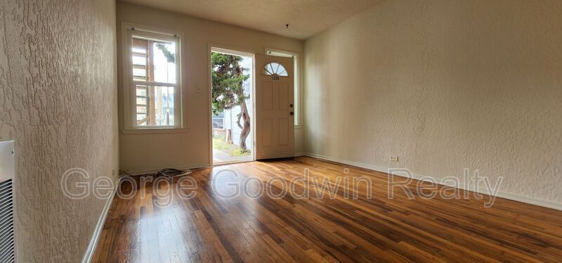 Primary Photo - 1325 46th Ave