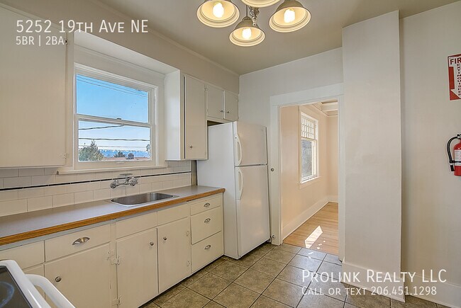 Building Photo - 5252 19th Ave NE