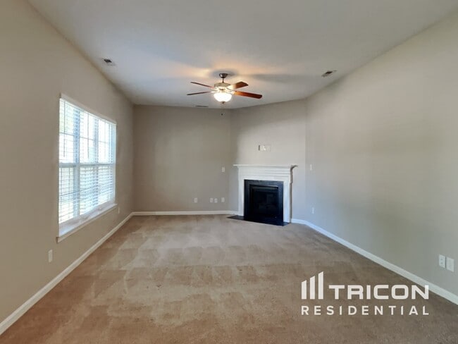 Building Photo - 15 Mossburg Ct