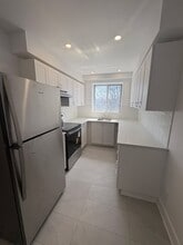 Building Photo - 4890 Plamondon Ave