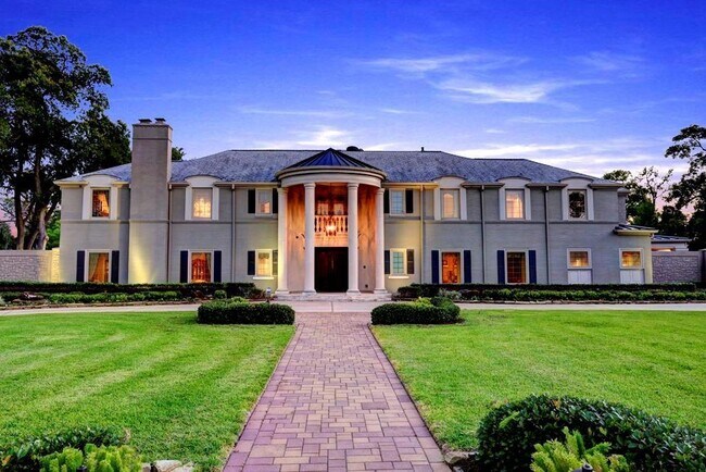 Building Photo - 3430 S Parkwood Dr
