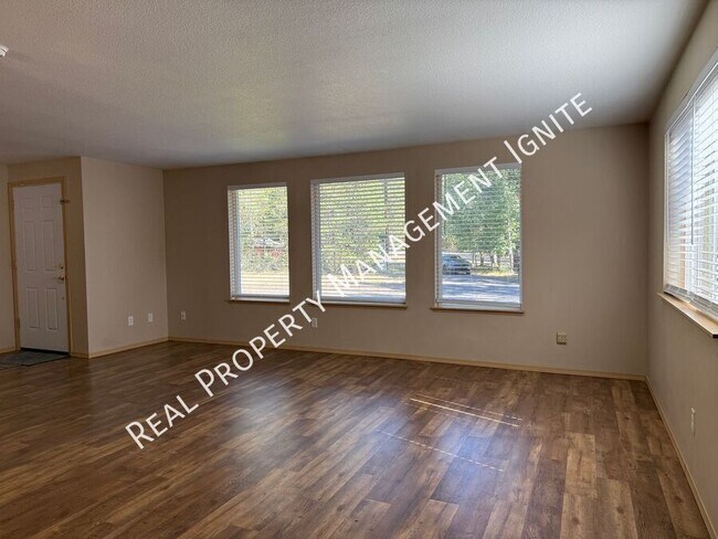 Building Photo - 53377 Eagle Ln