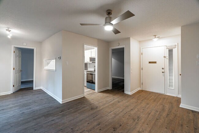 Foto del edificio - Perfect for roommates! Near Rex Hospital and Lenovo Center
