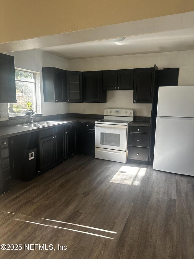 Building Photo - 5174 Admiral Dr