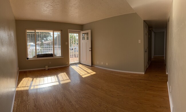 Building Photo - 1524 Martha St NE