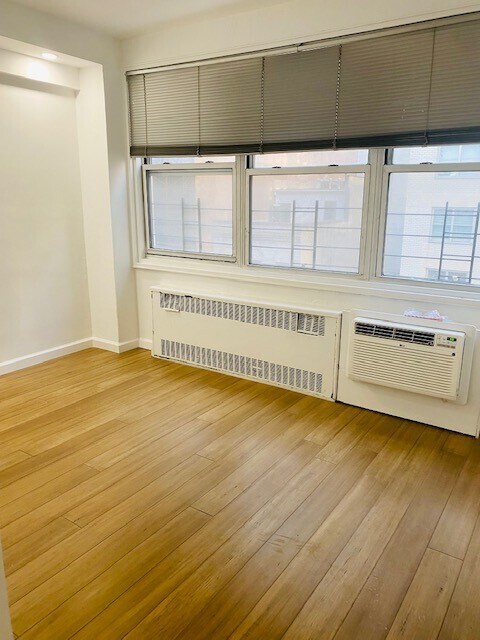Building Photo - 141 E 55th St