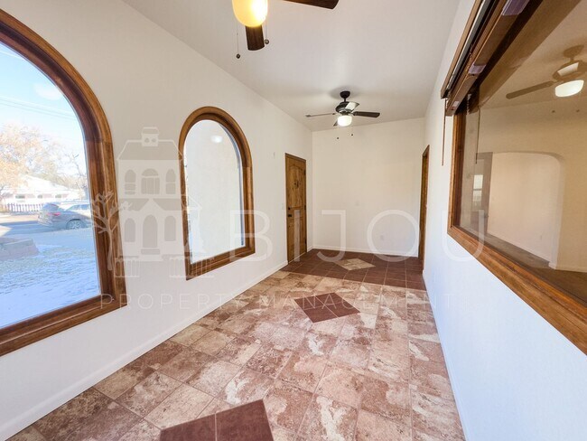 Foto del edificio - Ivywild Main Floor Living