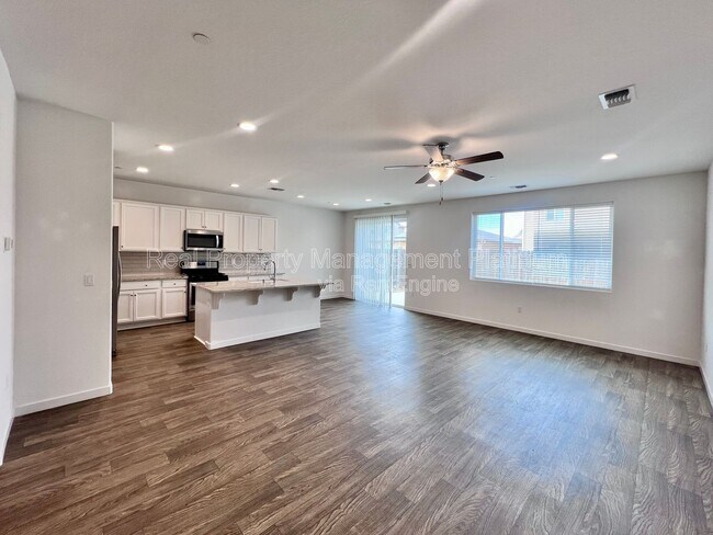 Foto del edificio - 6692 E Cambridge Ave