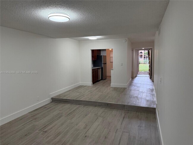 Foto del edificio - 2700 Coral Springs Dr