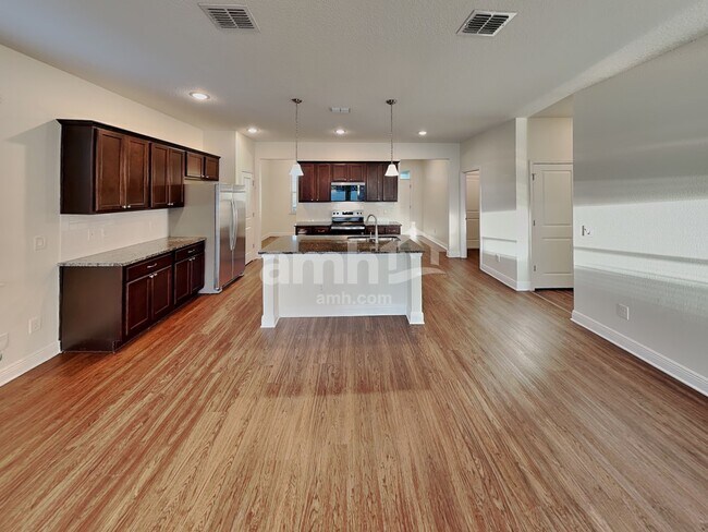 Foto del edificio - 1324 Celery Ave