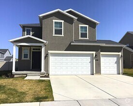 Building Photo - 1246 E Ranch Rd
