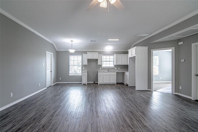 Foto del edificio - 100 Shorewood Dr