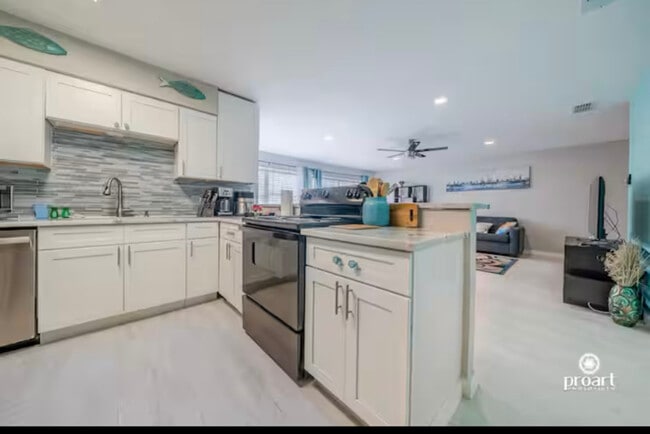 Building Photo - 4000 Gulf Terrace Dr